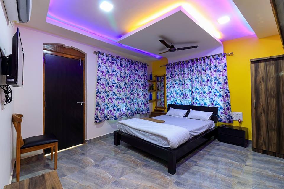 Double Deluxe room with balcony at Vihang resort