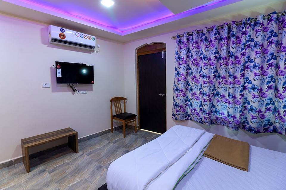 Double Deluxe room with balcony at Vihang resort
